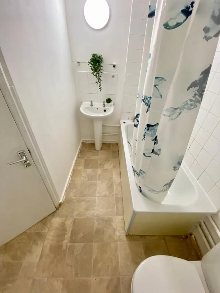 Double room near Imperial Wharf / Fulham Broadway